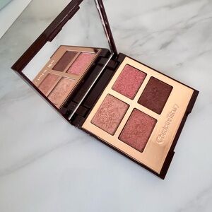 Charlotte Tilbury luxury eyeshadow palette- Pillow Talk
